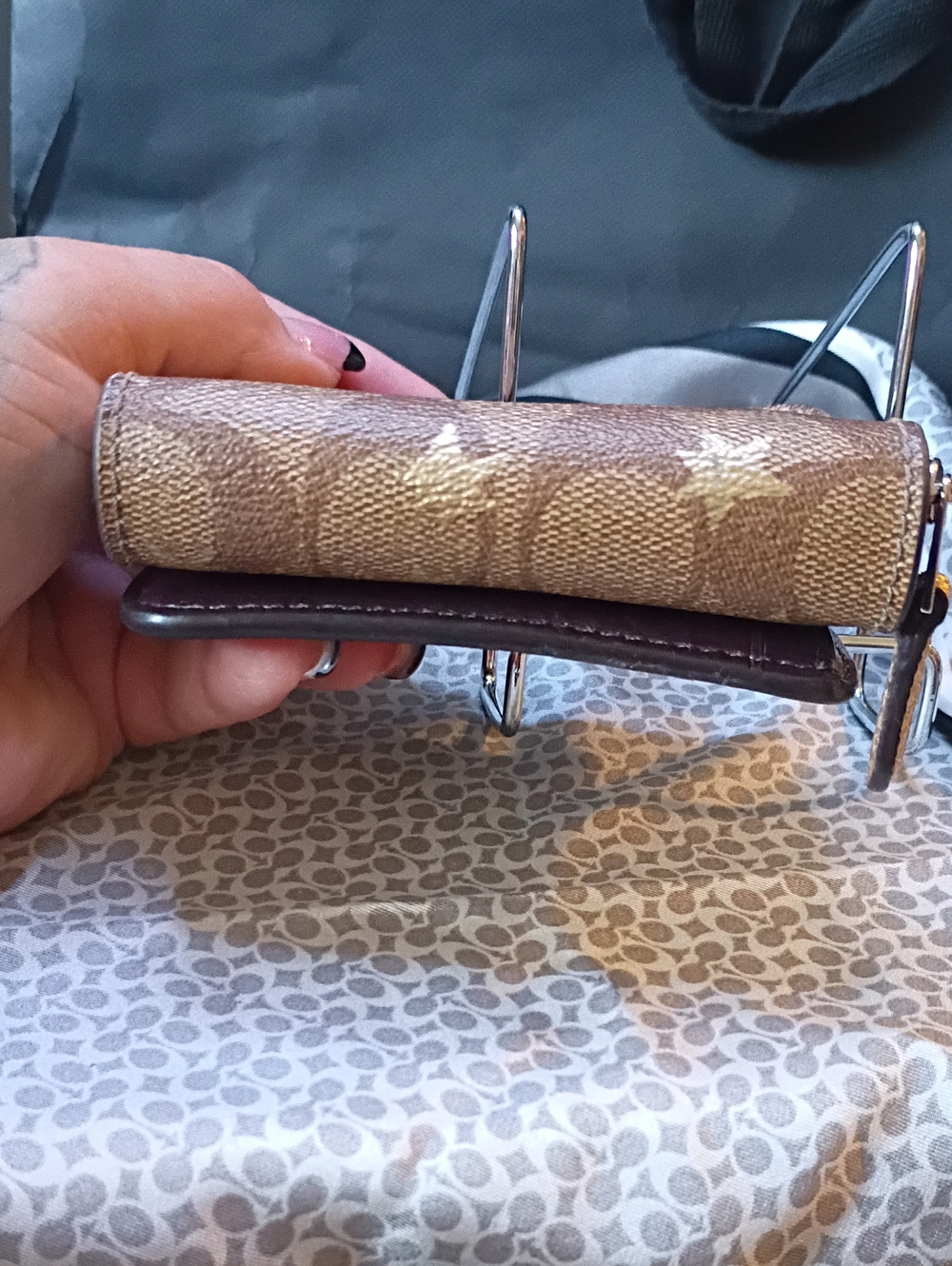 Coach Signature Wallet - Picture 7 of 13